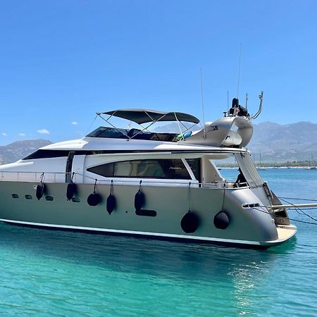 فندق Motoryacht 21 Avec Equipage برشلونة المظهر الخارجي الصورة