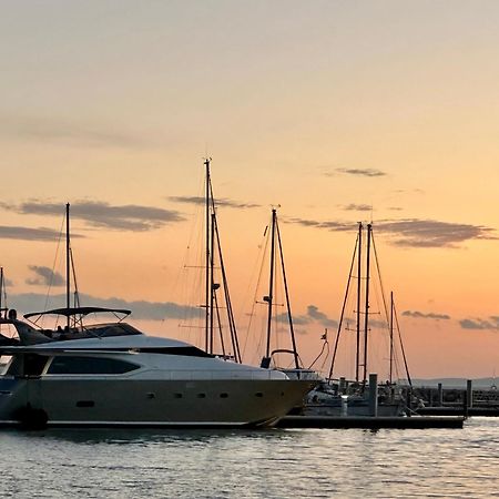 فندق Motoryacht 21 Avec Equipage برشلونة المظهر الخارجي الصورة
