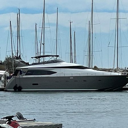 فندق Motoryacht 21 Avec Equipage برشلونة المظهر الخارجي الصورة
