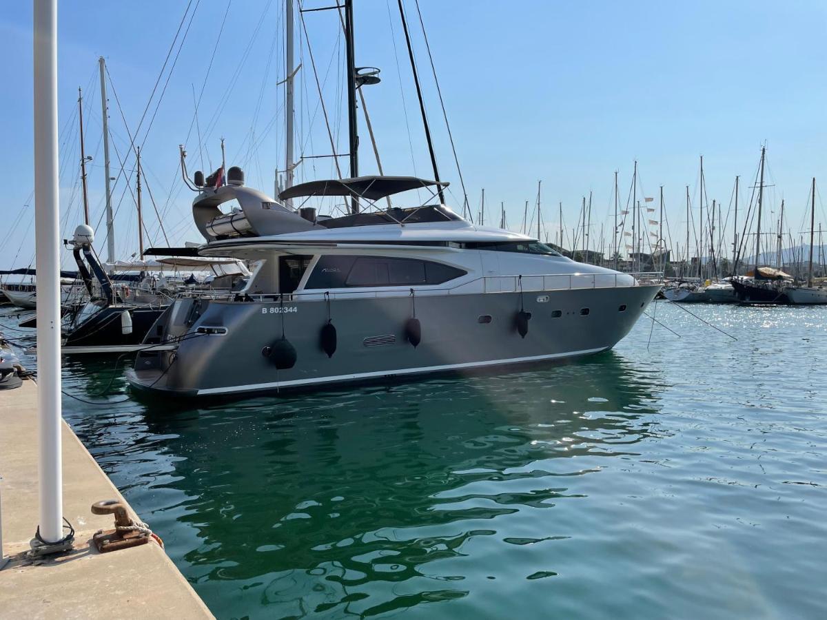 فندق Motoryacht 21 Avec Equipage برشلونة المظهر الخارجي الصورة