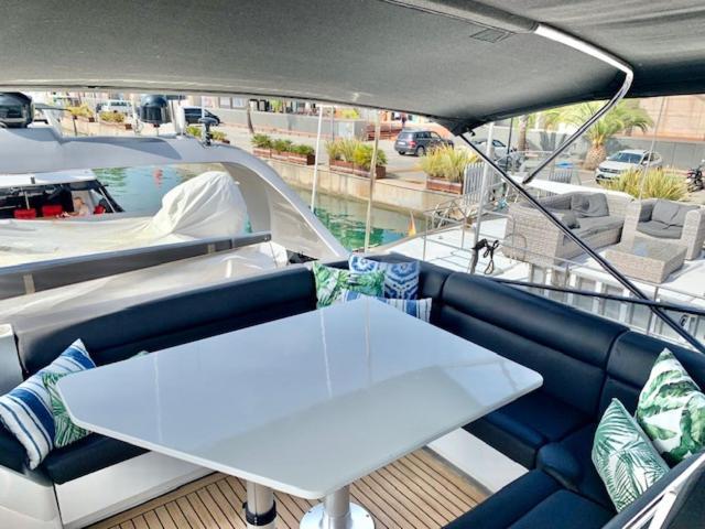 فندق Motoryacht 21 Avec Equipage برشلونة المظهر الخارجي الصورة