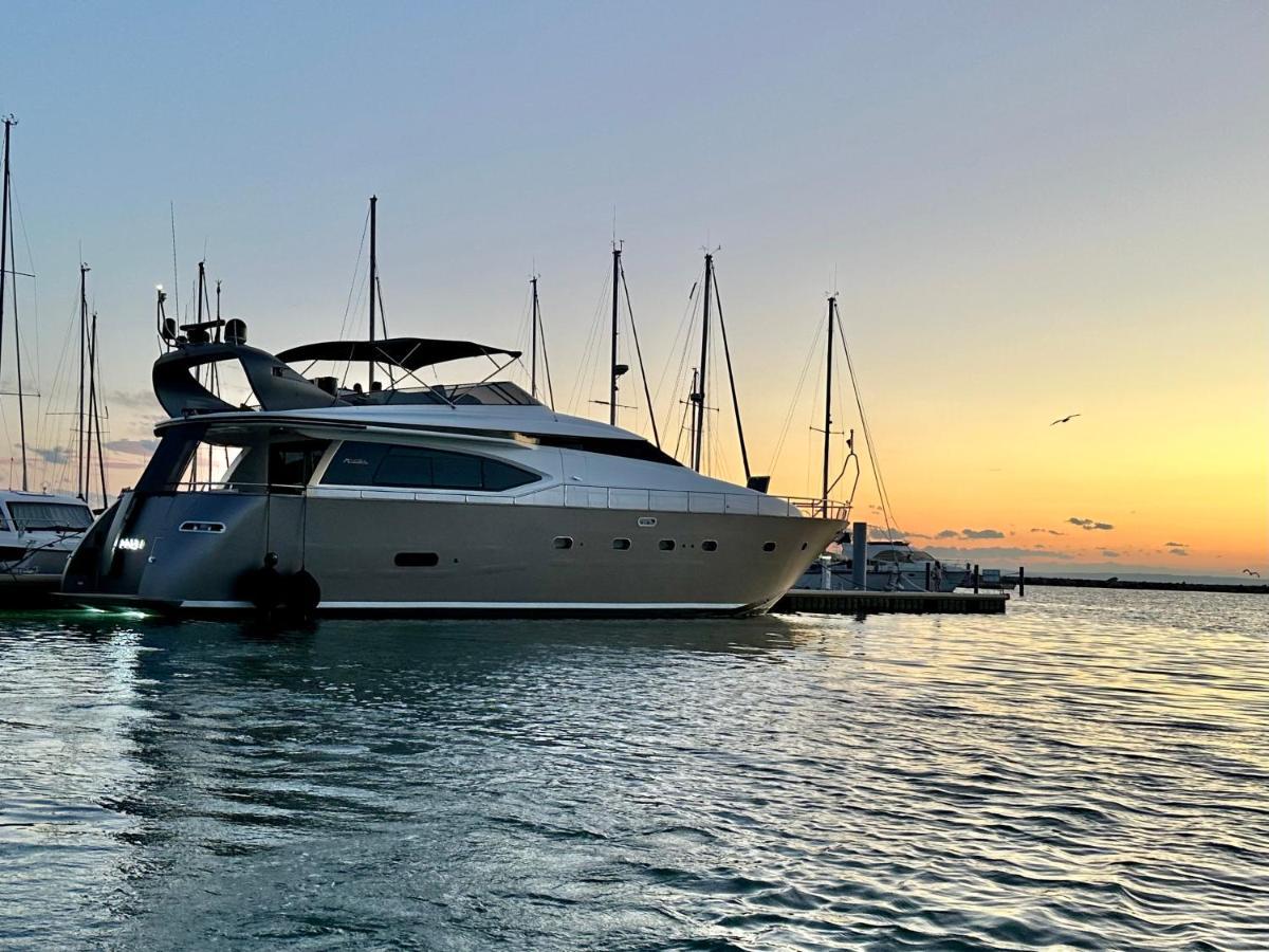 فندق Motoryacht 21 Avec Equipage برشلونة المظهر الخارجي الصورة