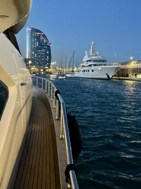 فندق Motoryacht 21 Avec Equipage برشلونة المظهر الخارجي الصورة