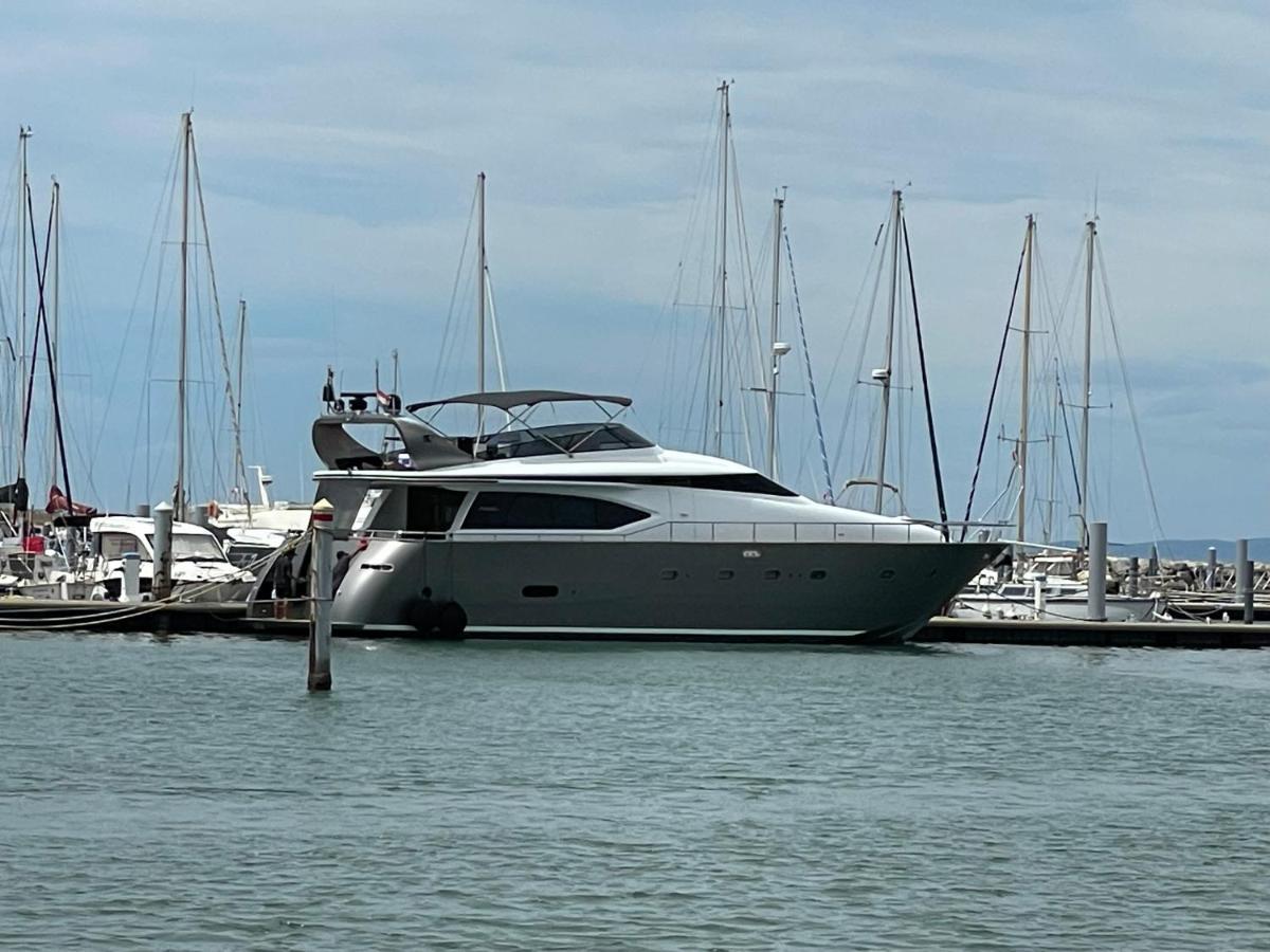 فندق Motoryacht 21 Avec Equipage برشلونة المظهر الخارجي الصورة