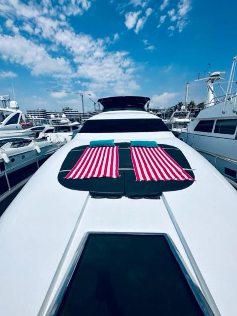 فندق Motoryacht 21 Avec Equipage برشلونة المظهر الخارجي الصورة