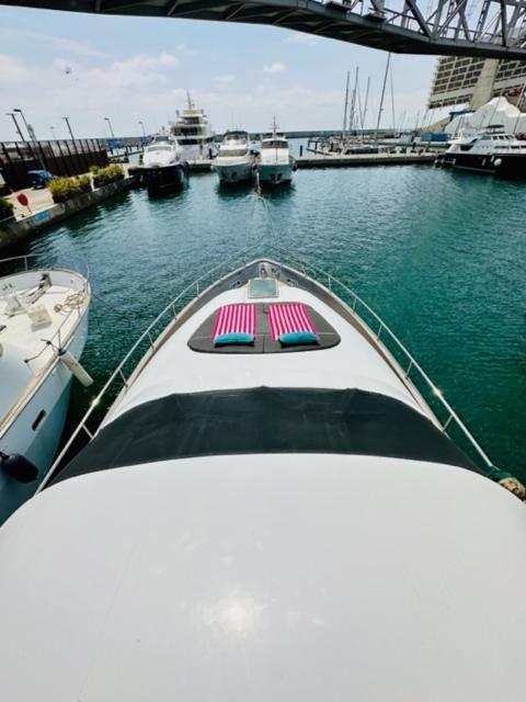 فندق Motoryacht 21 Avec Equipage برشلونة المظهر الخارجي الصورة