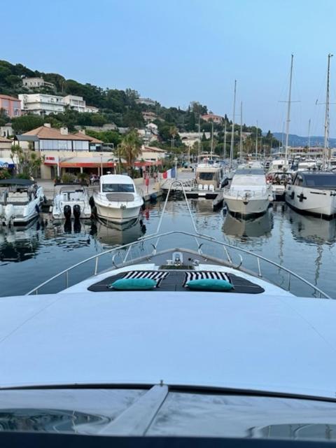 فندق Motoryacht 21 Avec Equipage برشلونة المظهر الخارجي الصورة