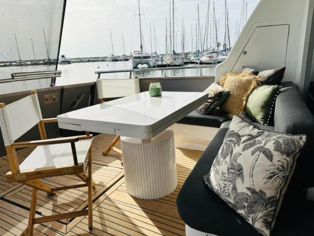 فندق Motoryacht 21 Avec Equipage برشلونة المظهر الخارجي الصورة