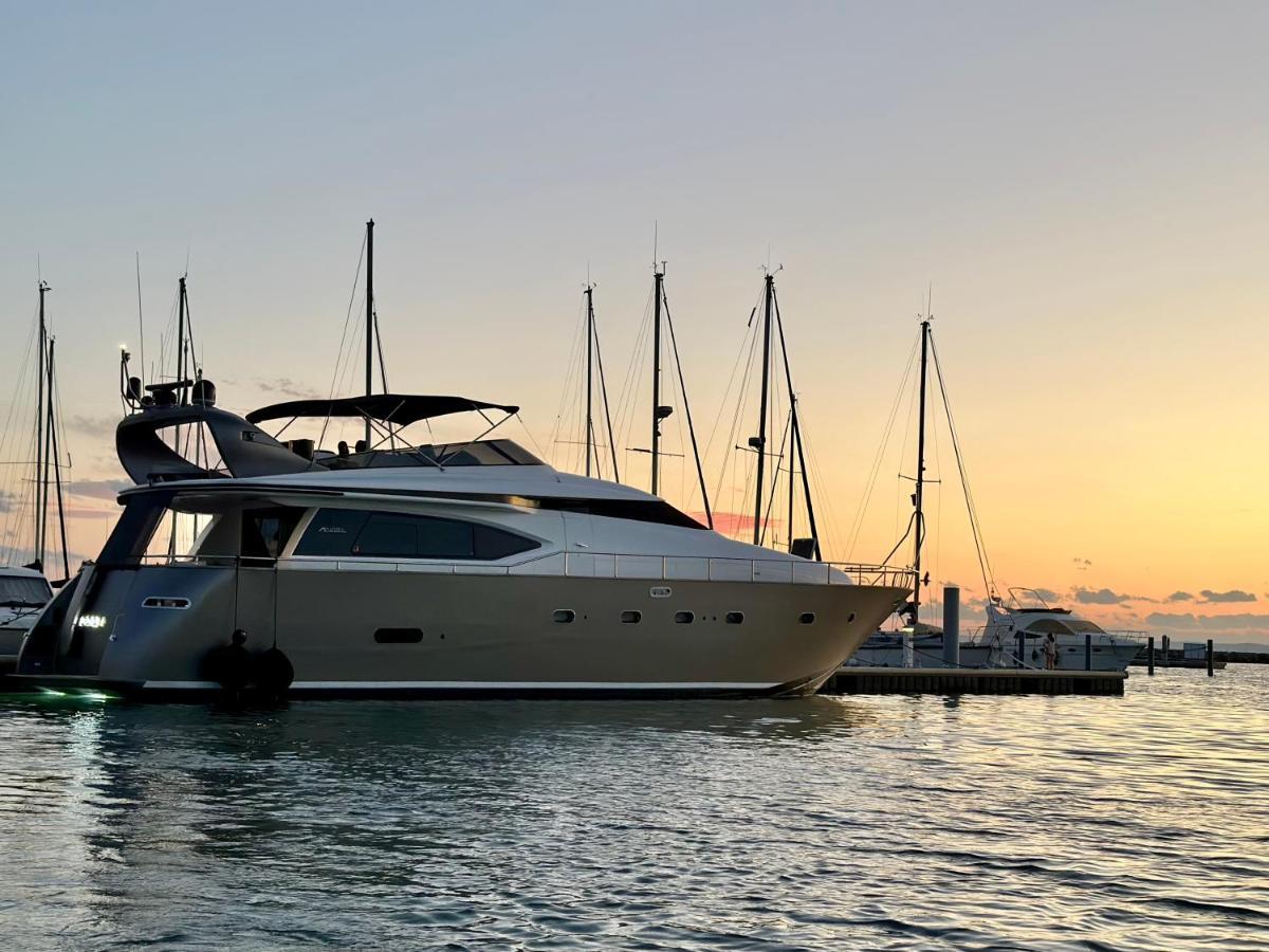 فندق Motoryacht 21 Avec Equipage برشلونة المظهر الخارجي الصورة