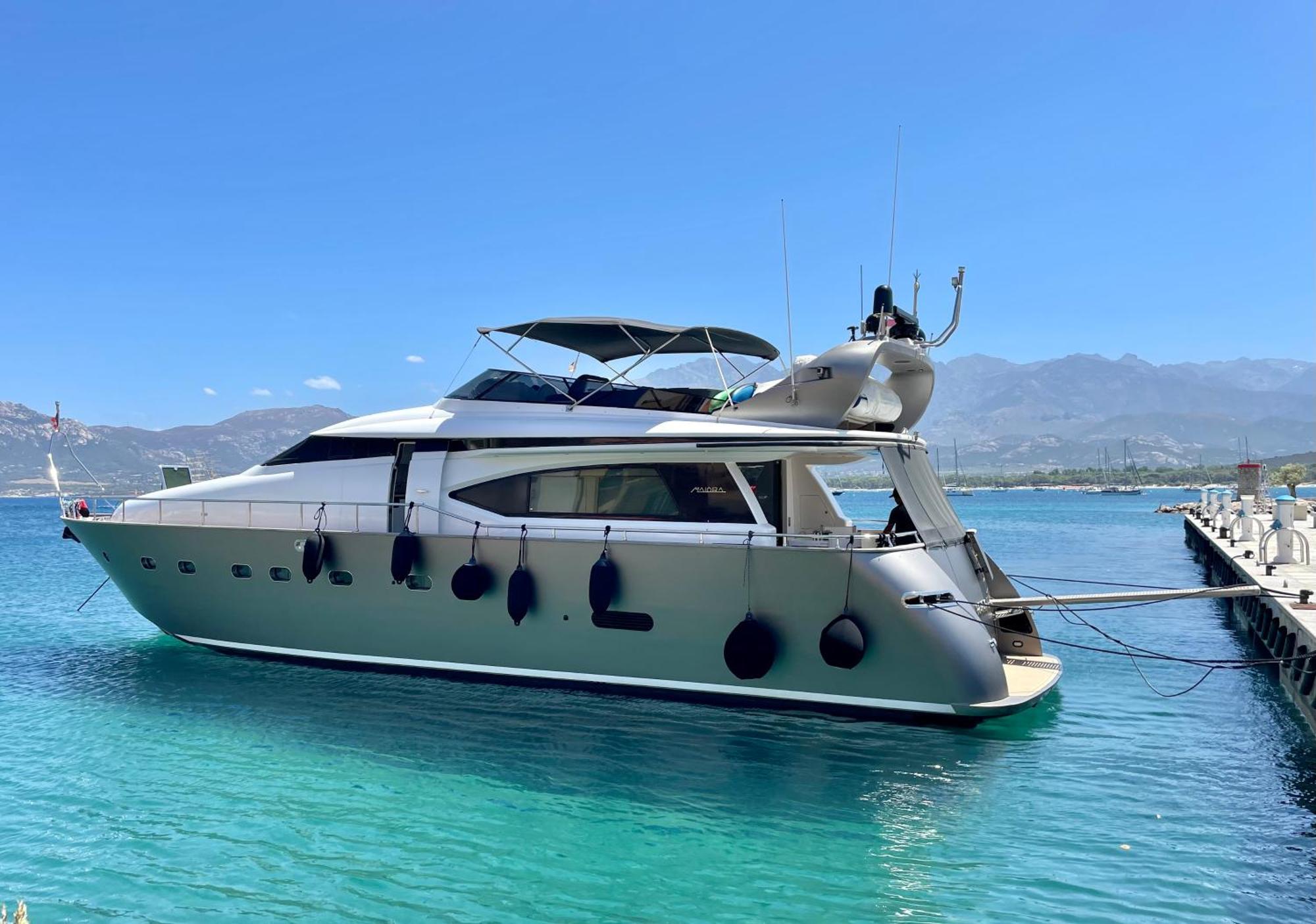 فندق Motoryacht 21 Avec Equipage برشلونة المظهر الخارجي الصورة