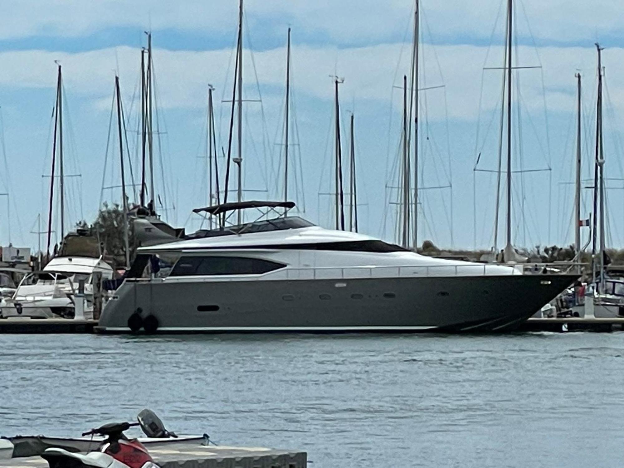 فندق Motoryacht 21 Avec Equipage برشلونة المظهر الخارجي الصورة