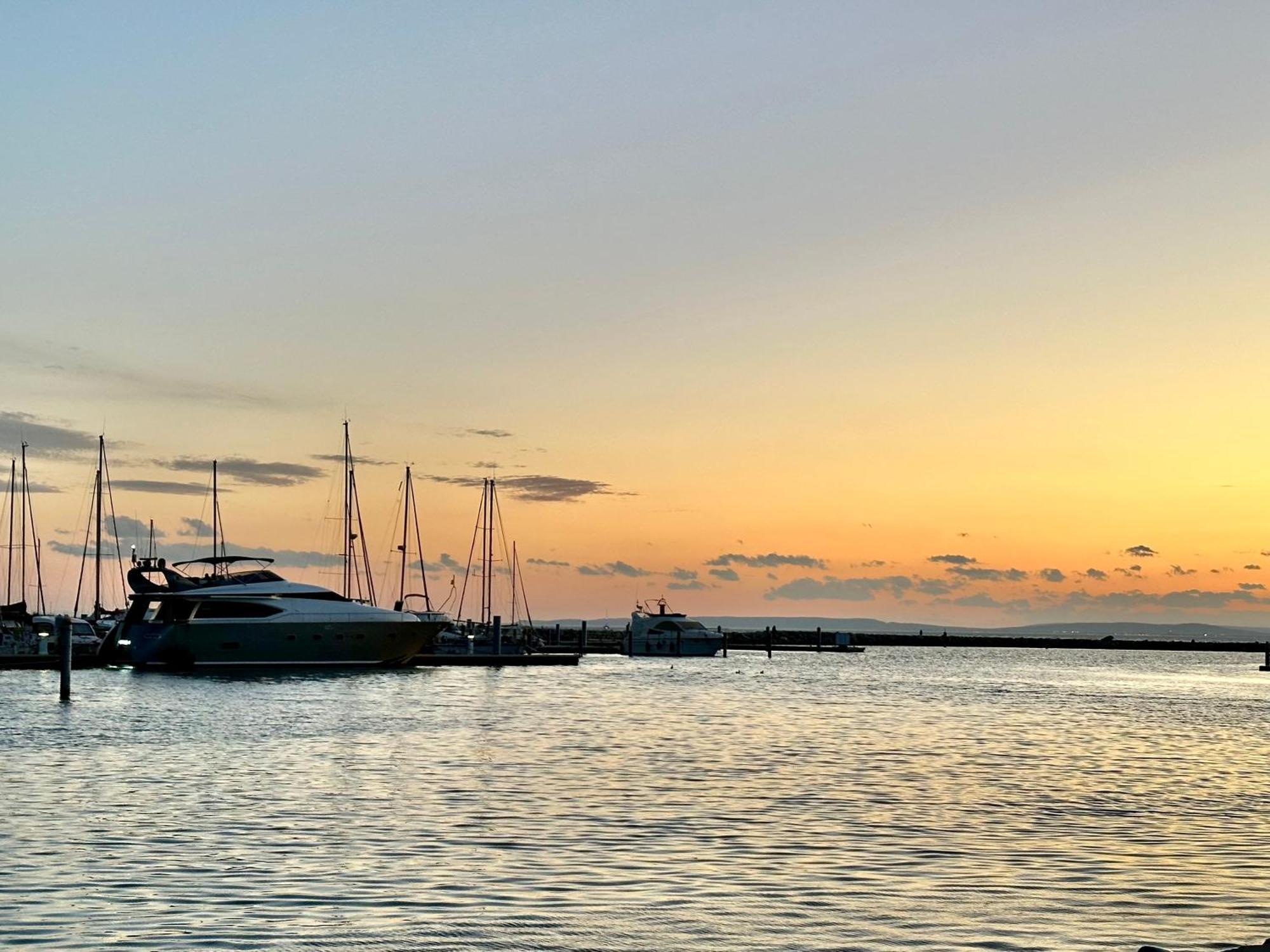 فندق Motoryacht 21 Avec Equipage برشلونة المظهر الخارجي الصورة
