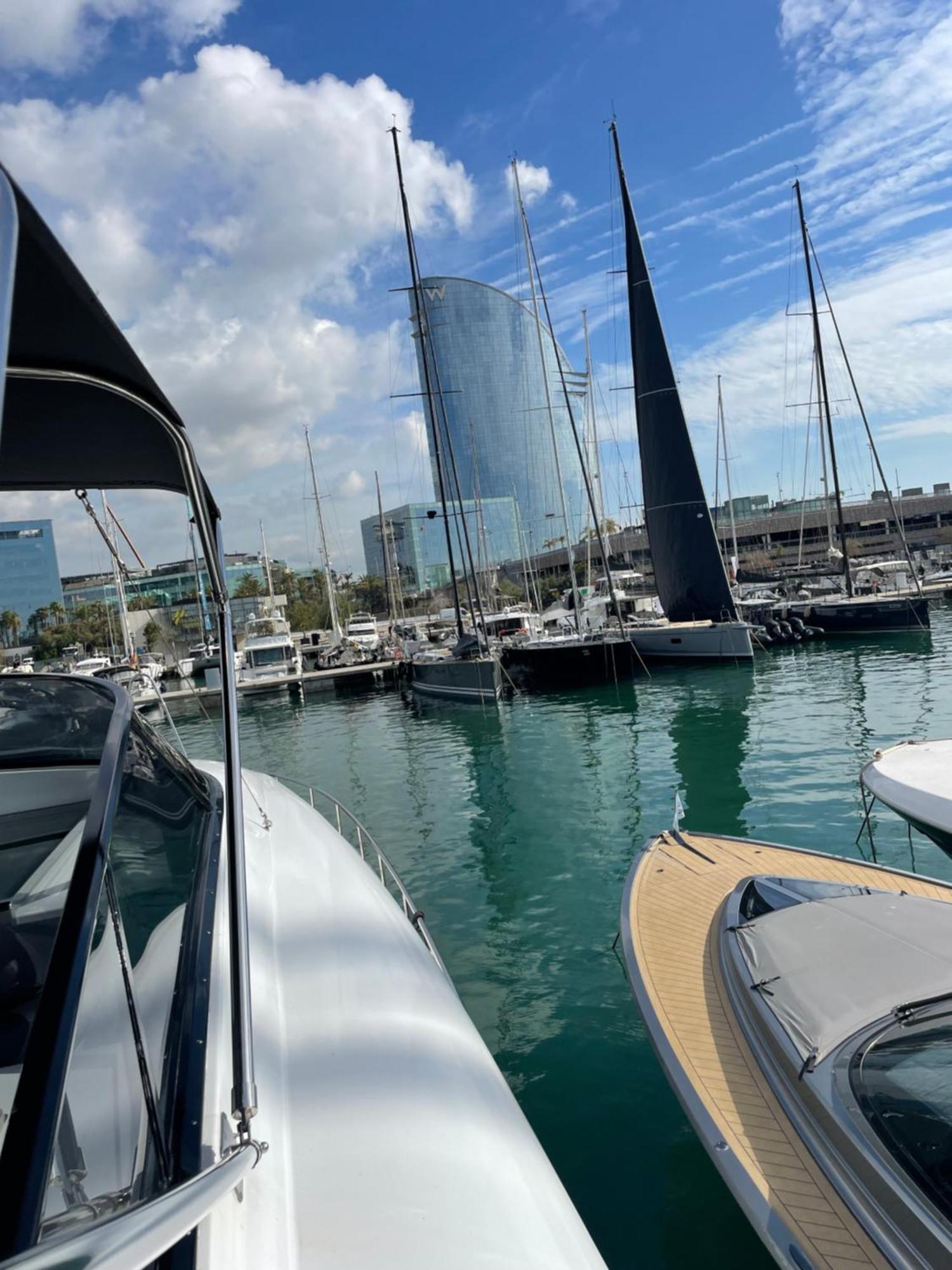 فندق Motoryacht 21 Avec Equipage برشلونة المظهر الخارجي الصورة